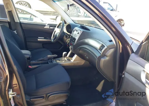 2013 Subaru Forester 2.5X Premium z USA, uszkodzony, nr VIN JF2SHADC4DH428514